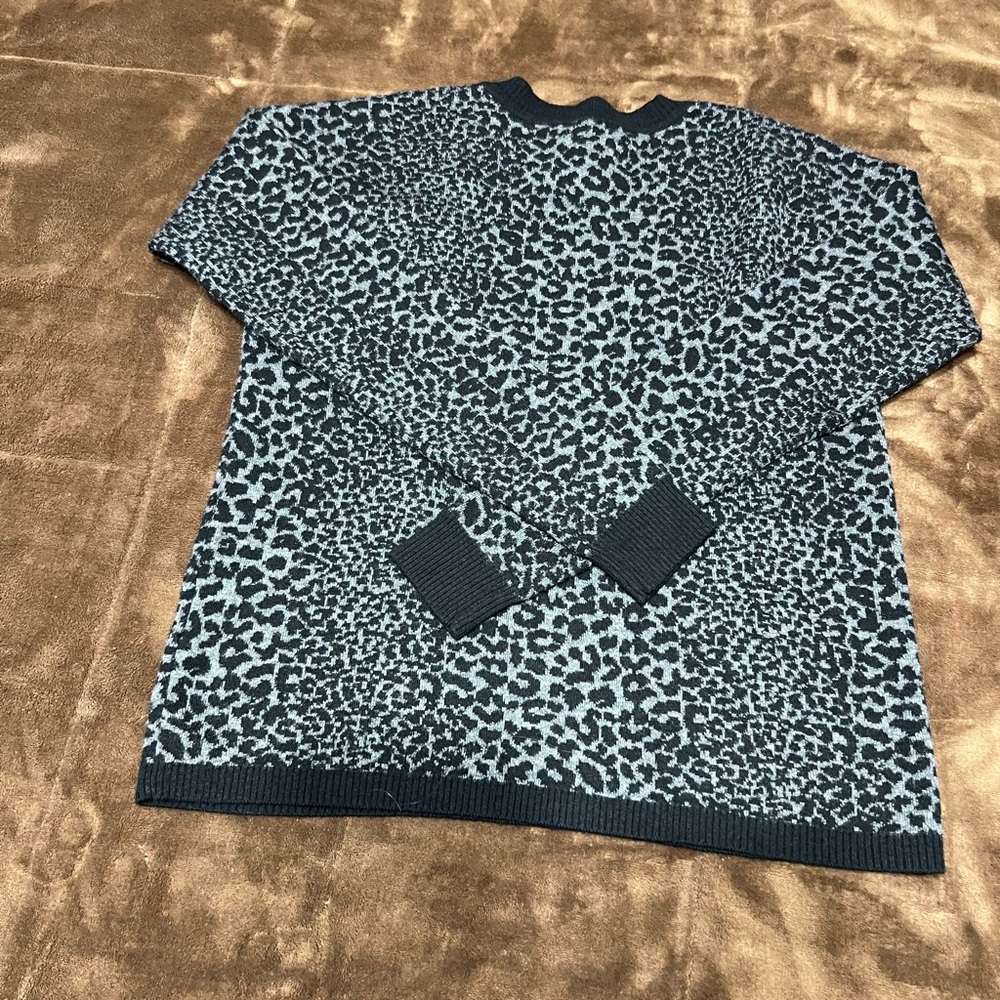 Woman’s size small Joie sweatshirt. - Picture 4 of 7